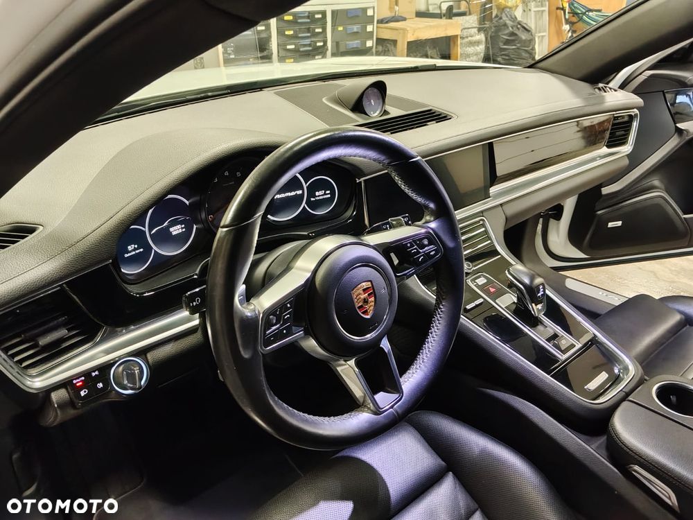 Porsche Panamera - 22