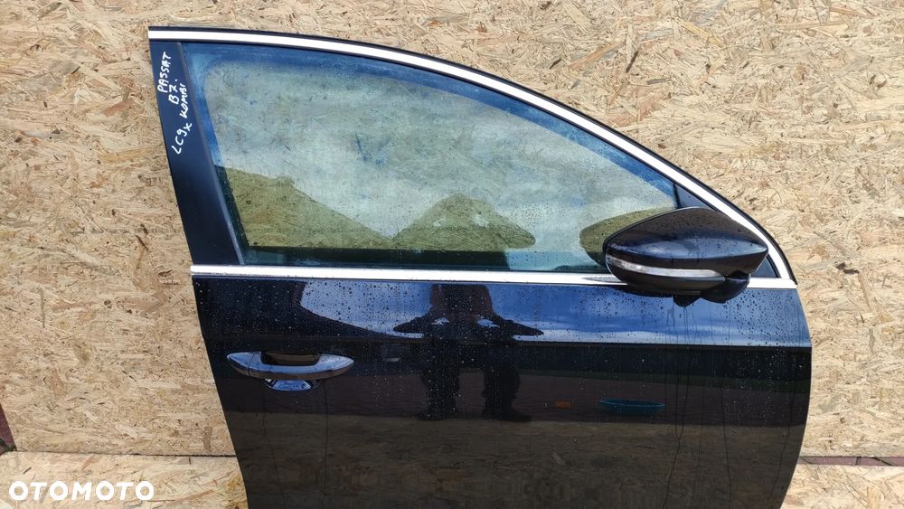 Prawe przednie drzwi VW Passat B7 kombi kod: LC9X - 5