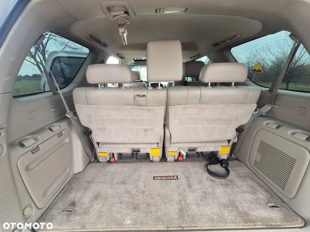 Toyota Sequoia - 23