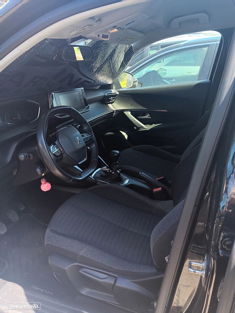 Peugeot 2008 PureTech 100 Active — fotografia 12