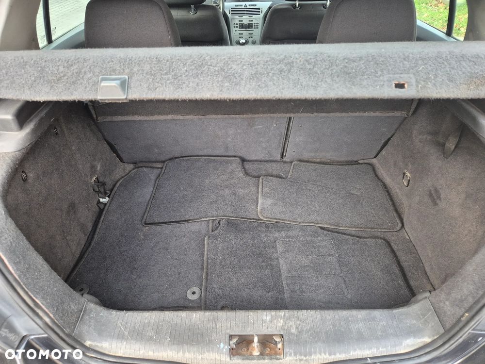 Opel Astra IV 1.6 Essentia - 11