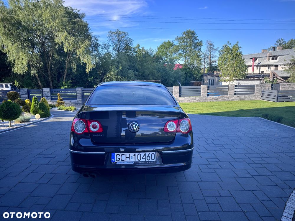 Volkswagen Passat 2.0 TDI Comfortline R-Style - 11