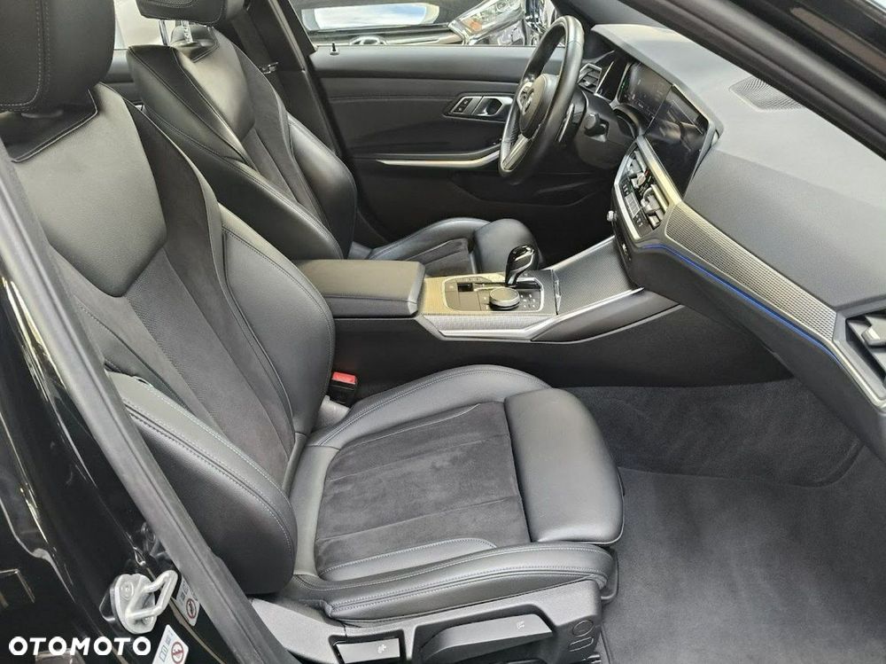 BMW Seria 3 320i M Sport - 19