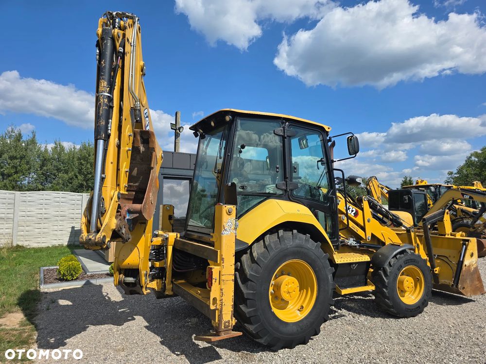 Caterpillar - 11