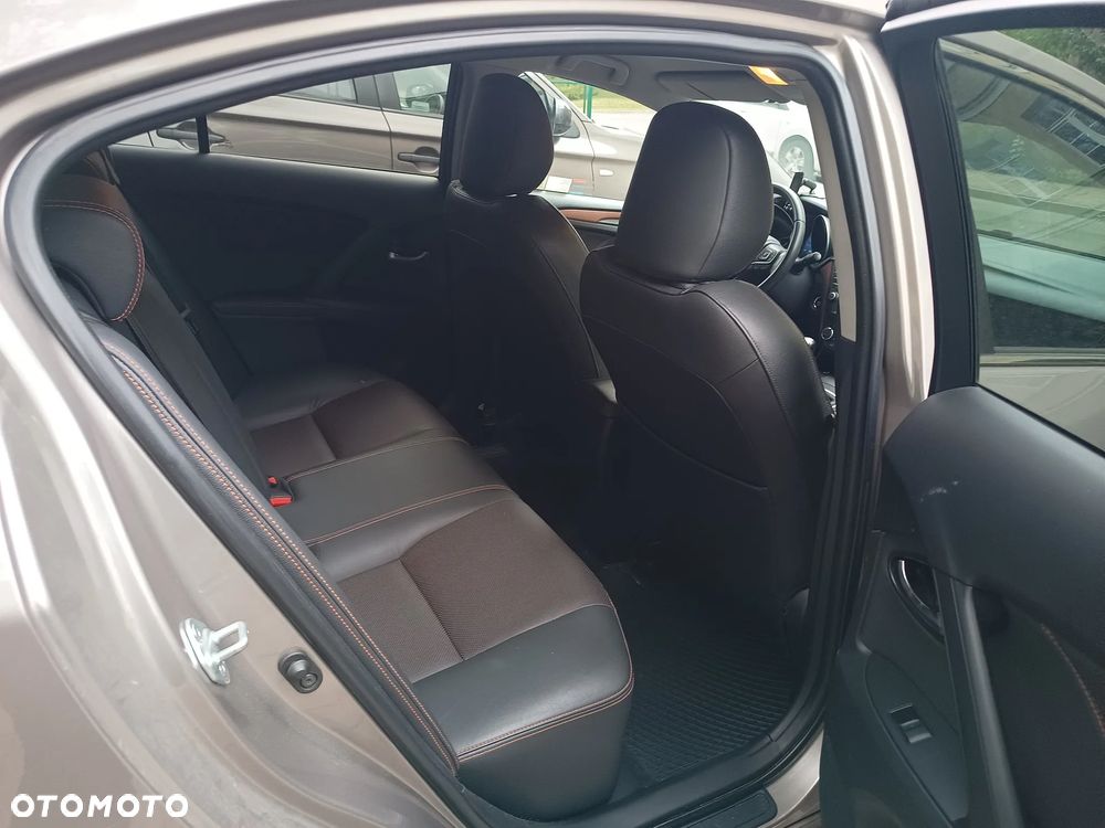 Toyota Avensis - 5