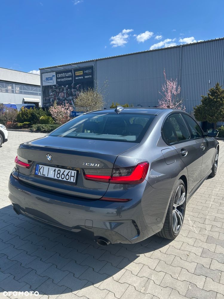 BMW Seria 3 330i M Sport - 6