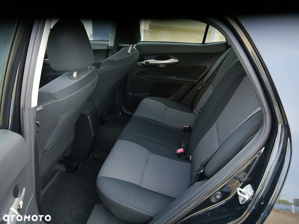 Toyota Auris 1.33 VVT-i Terra - 27