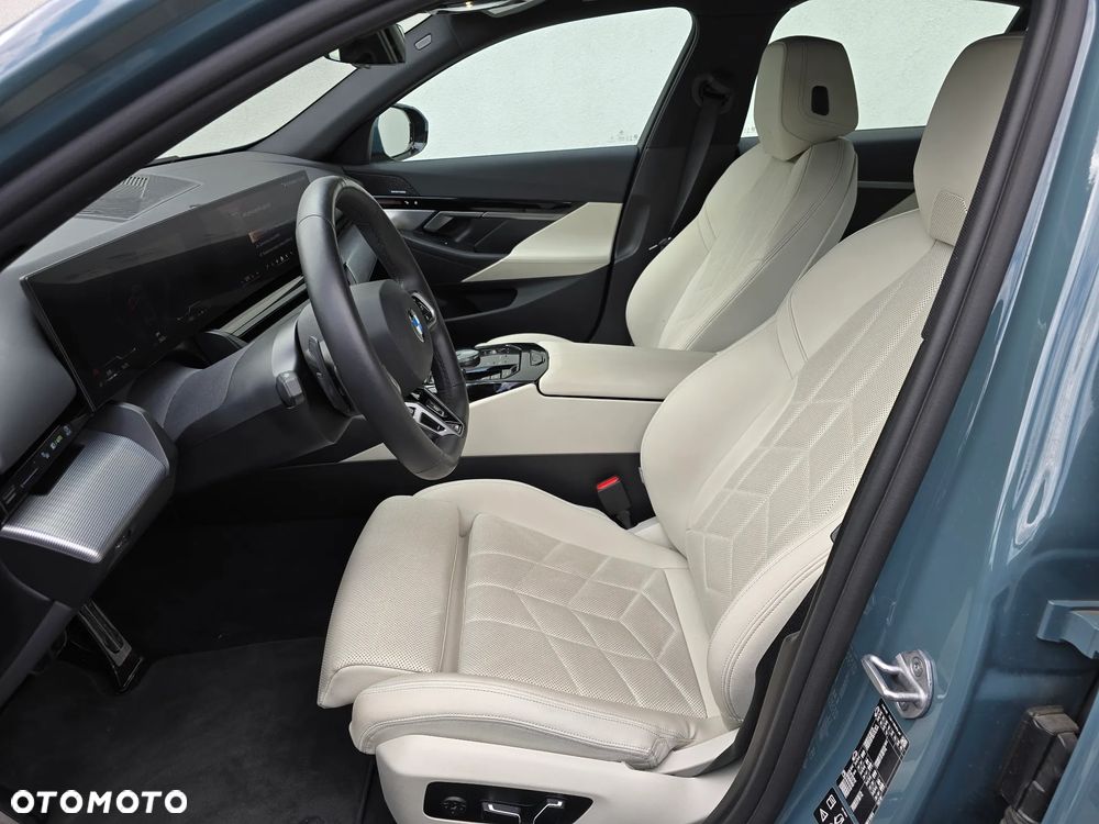 BMW Seria 5 520d xDrive - 7