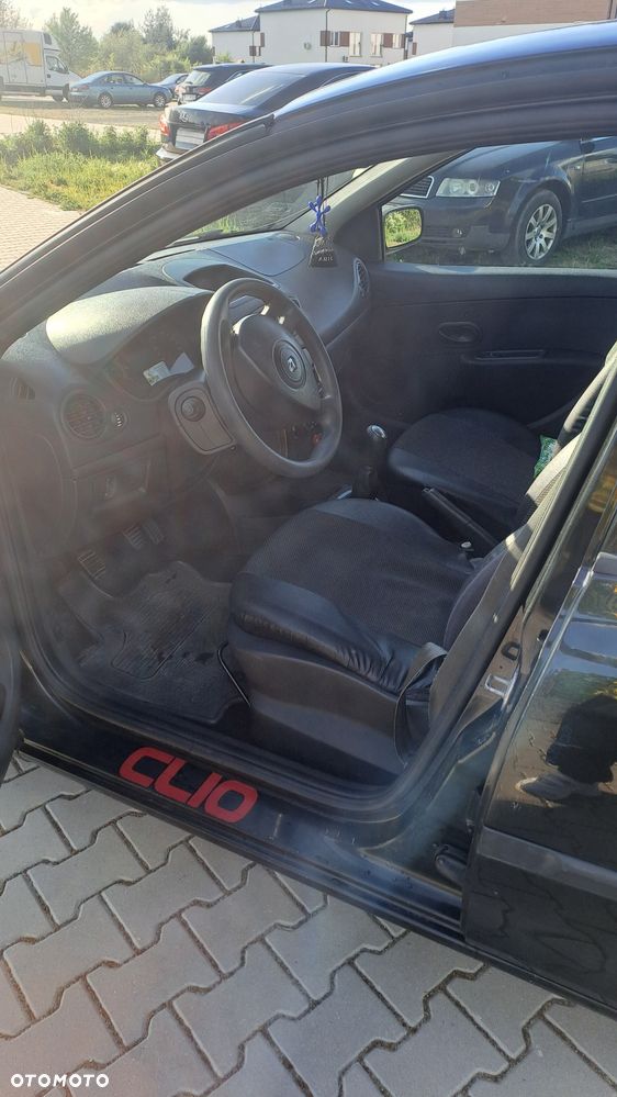 Renault Clio - 8