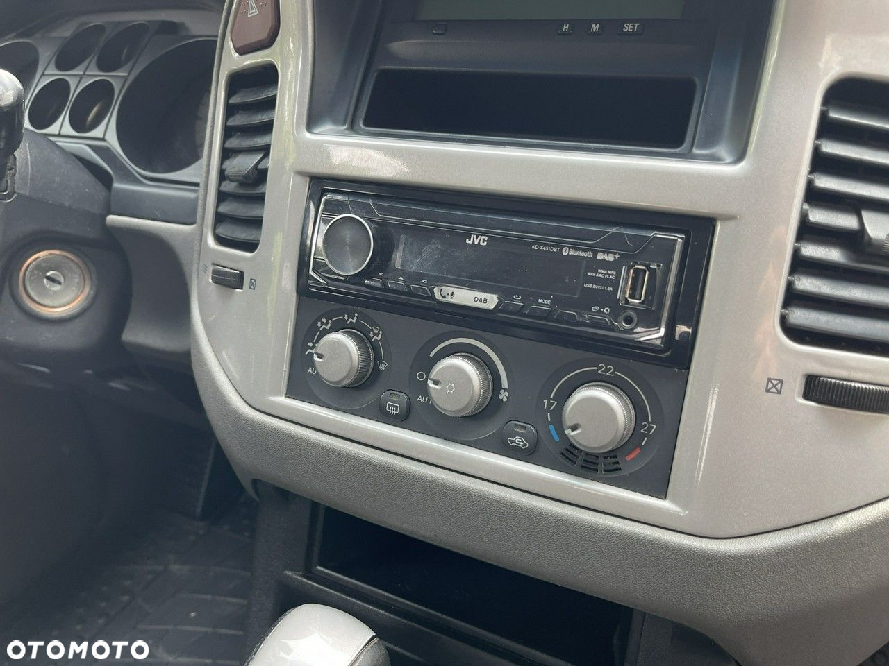 Mitsubishi Pajero - 33