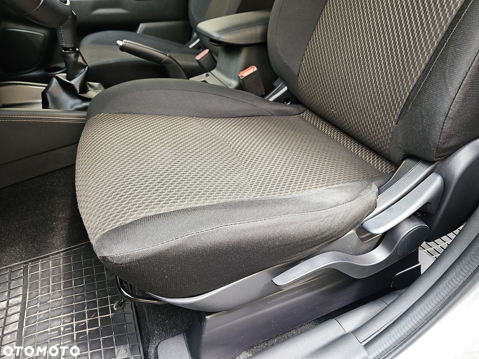 Mitsubishi ASX - 25