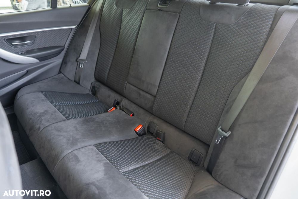 BMW Seria 3 330e iPerformance M Sport - 21