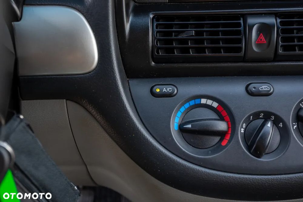 Chevrolet Rezzo 1.6 SE - 26