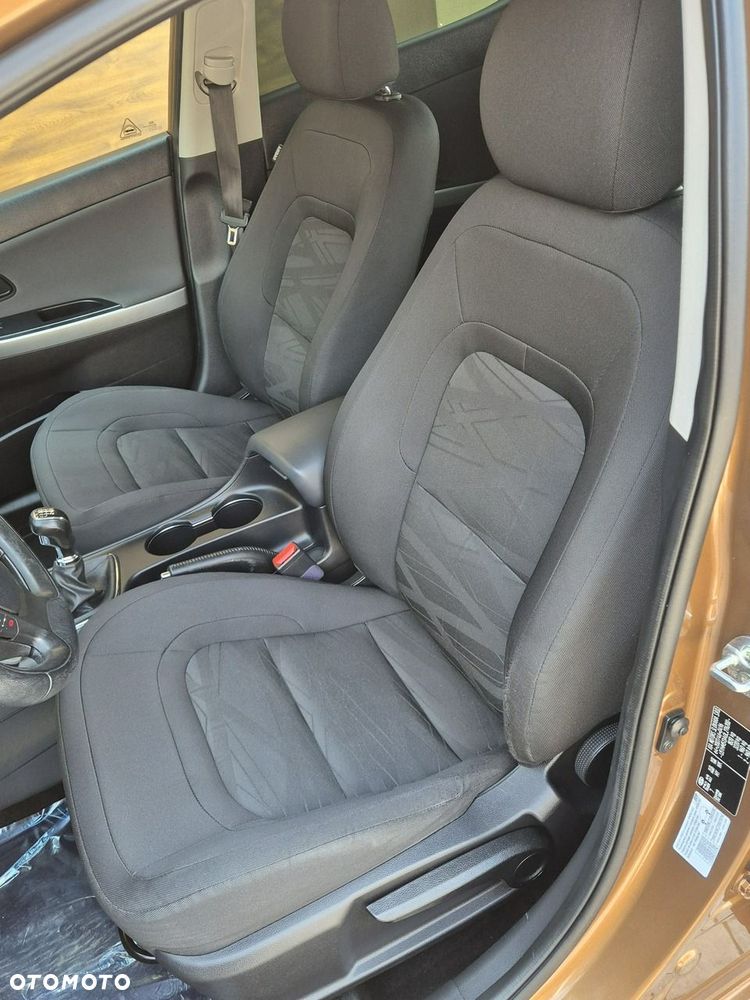 Kia Ceed - 10
