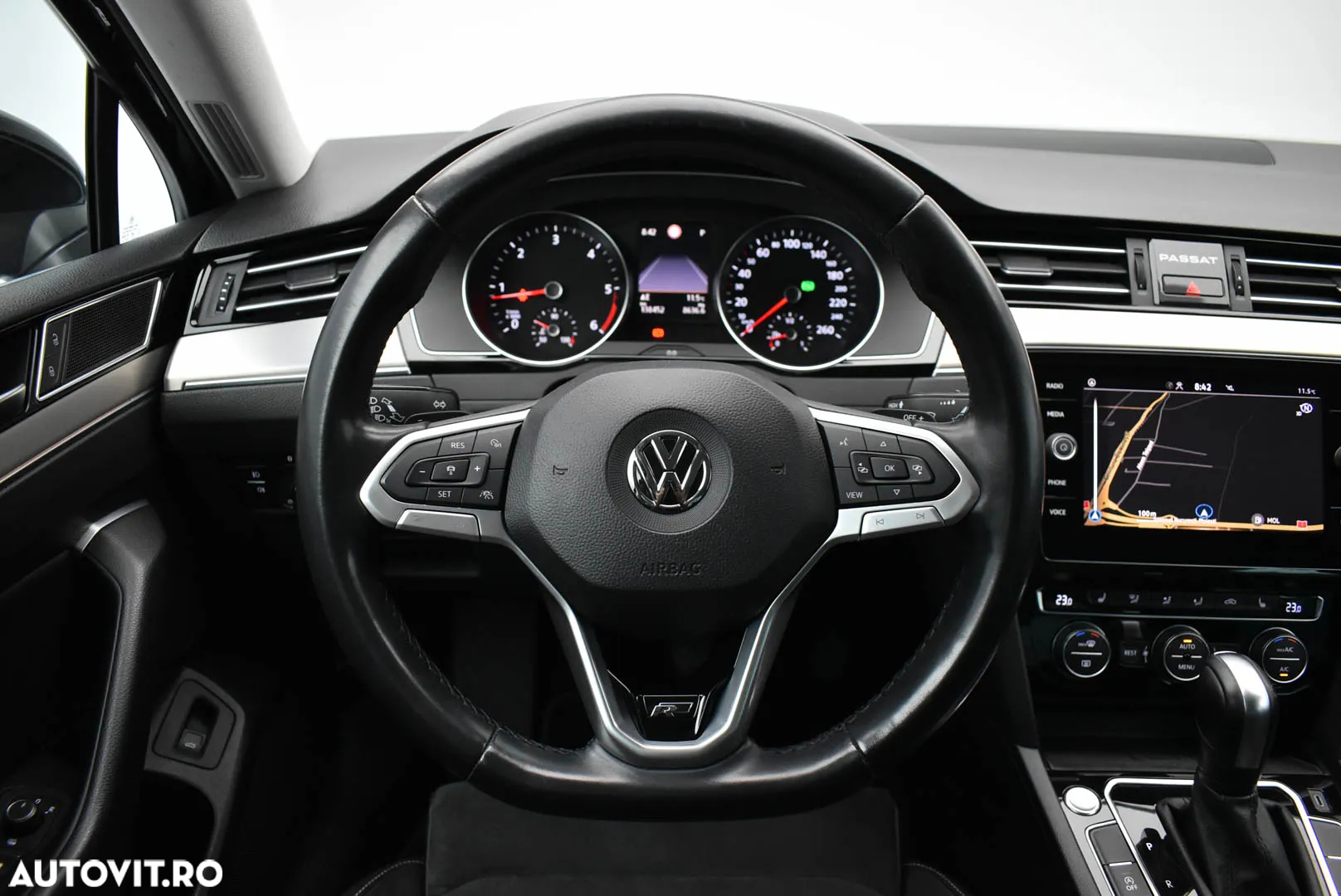 Volkswagen Passat 2.0 TDI DSG 4Motion R Executive - 18