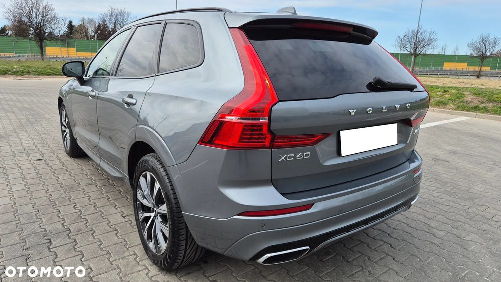 Volvo XC 60 T8 AWD Plug-In Hybrid R-Design - 4