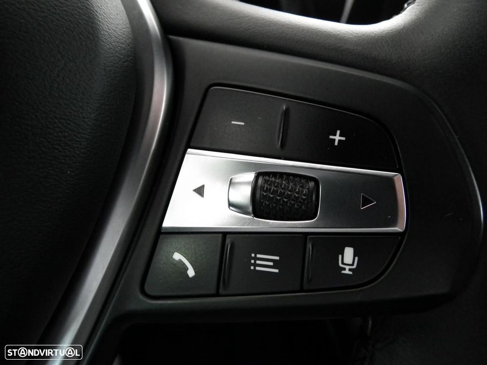 BMW 318 d Line Sport - 35