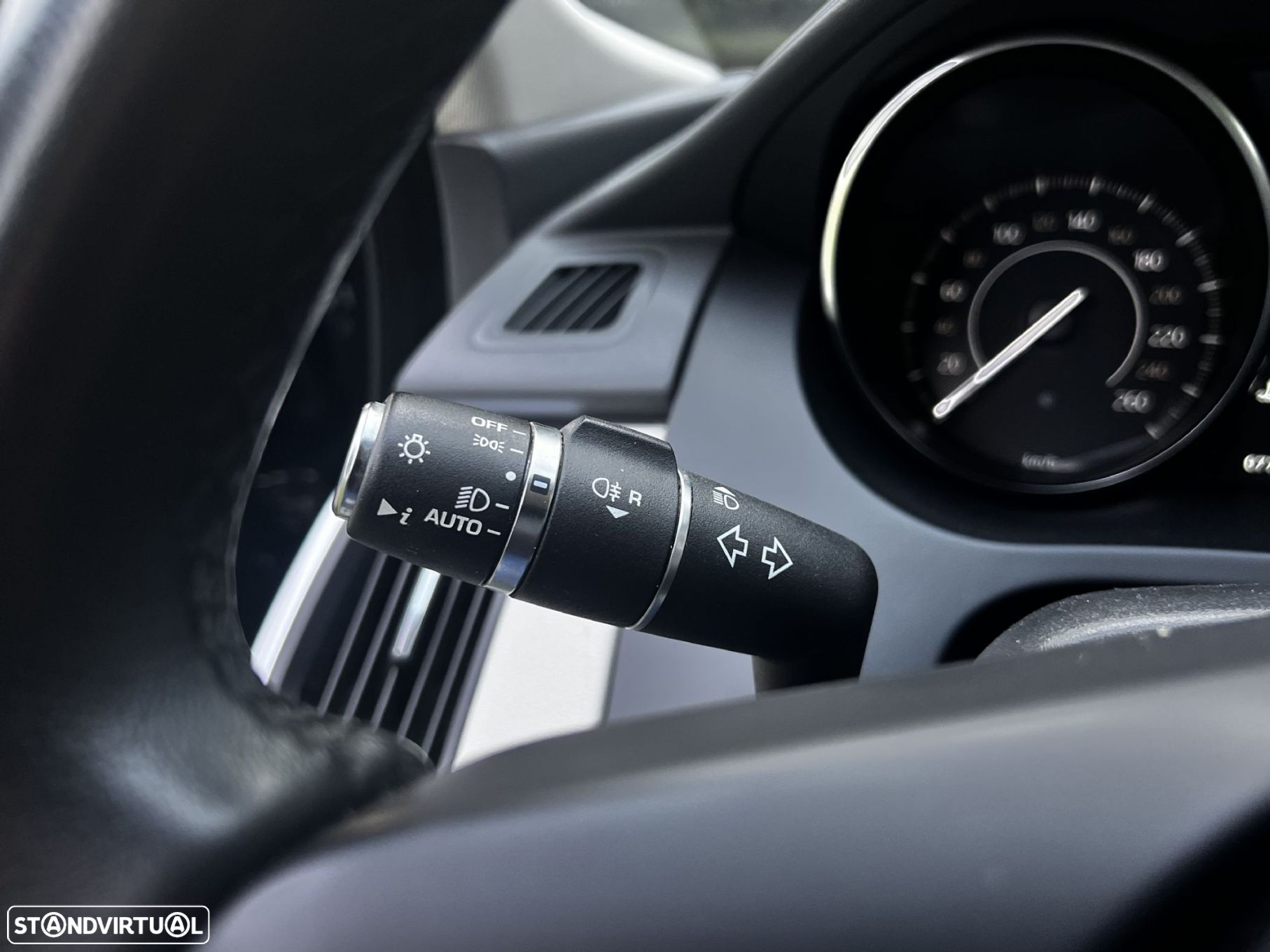 Jaguar E-Pace 2.0 i4D R-Dynamic S - 32
