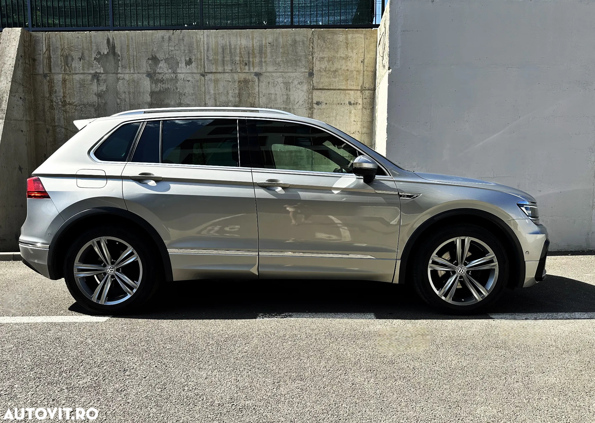 Volkswagen Tiguan 2.0 TDI SCR 4MOTION DSG R-Line - 31