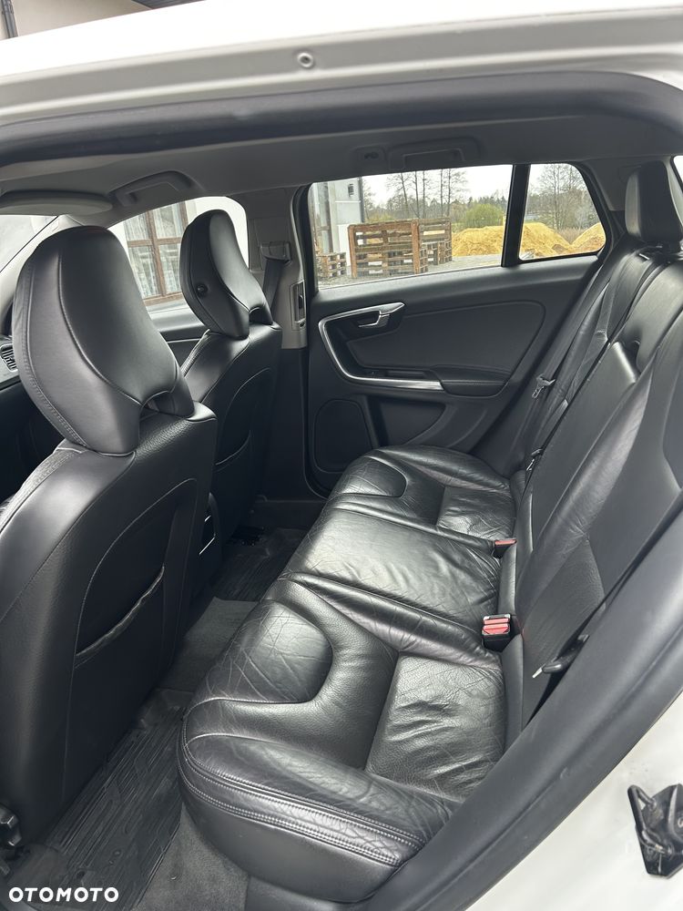 Volvo V60 D5 AWD - 12
