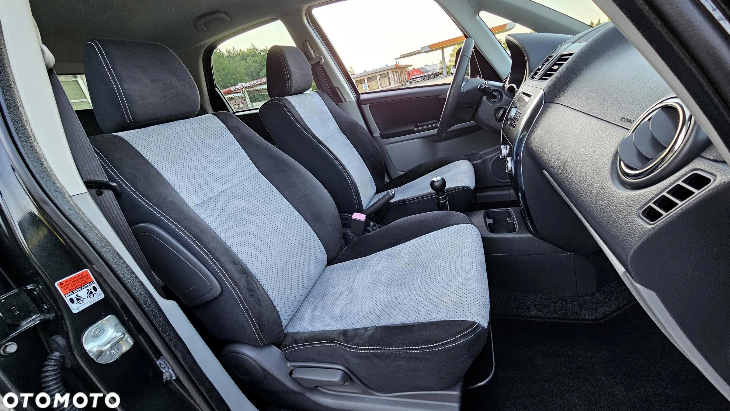 Suzuki SX4 1.6 Premium - 28