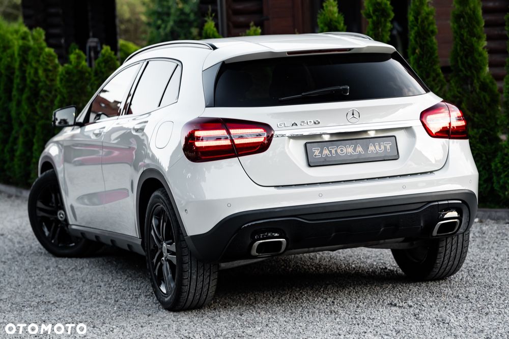 Mercedes-Benz GLA 200 7G-DCT - 9