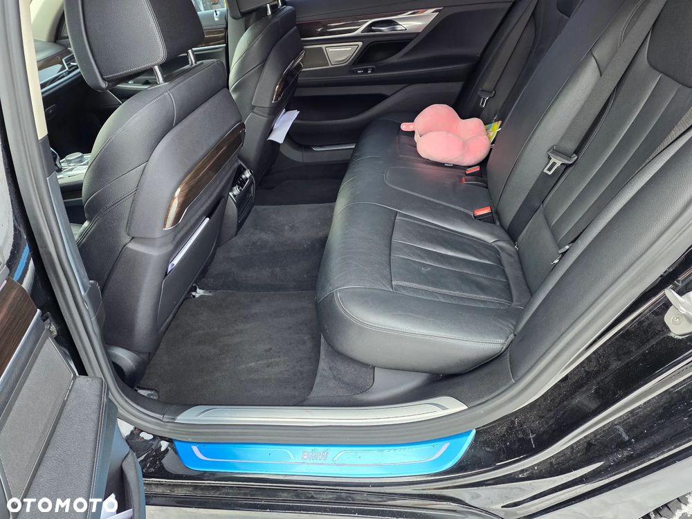 BMW Seria 7 740Li - 26