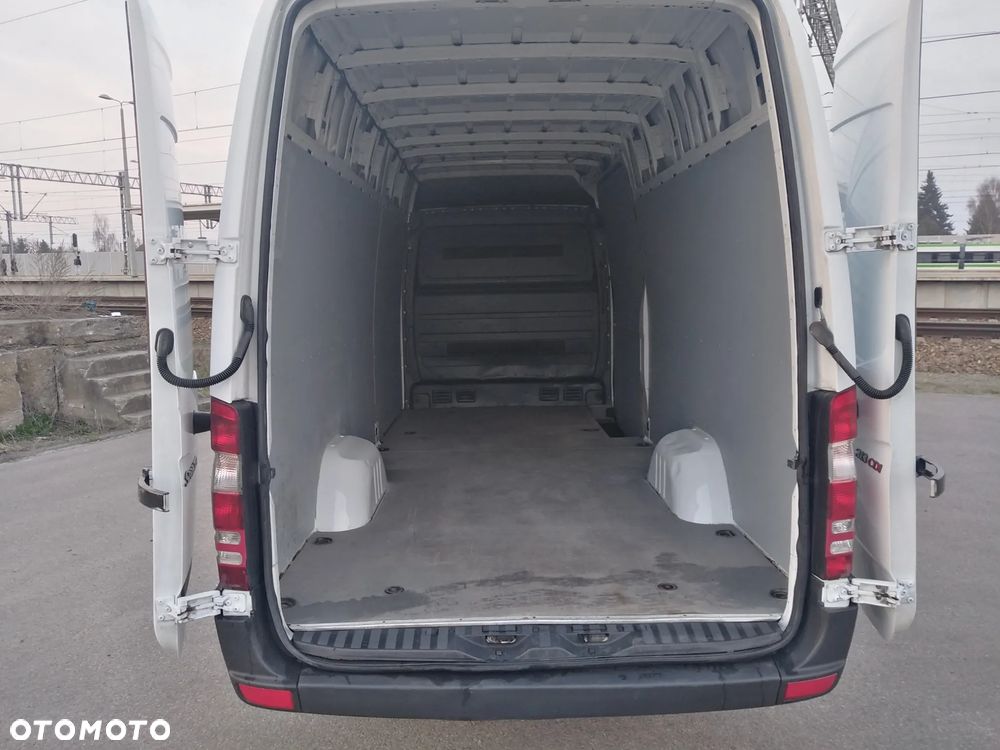 Mercedes-Benz Sprinter - 16