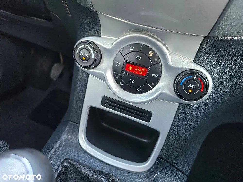 Ford Fiesta 1.4 Titanium - 30