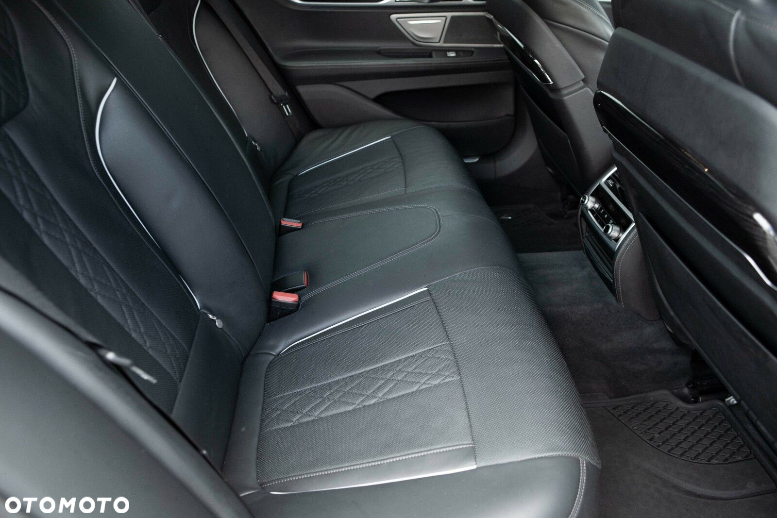 BMW Seria 7 740d xDrive - 25