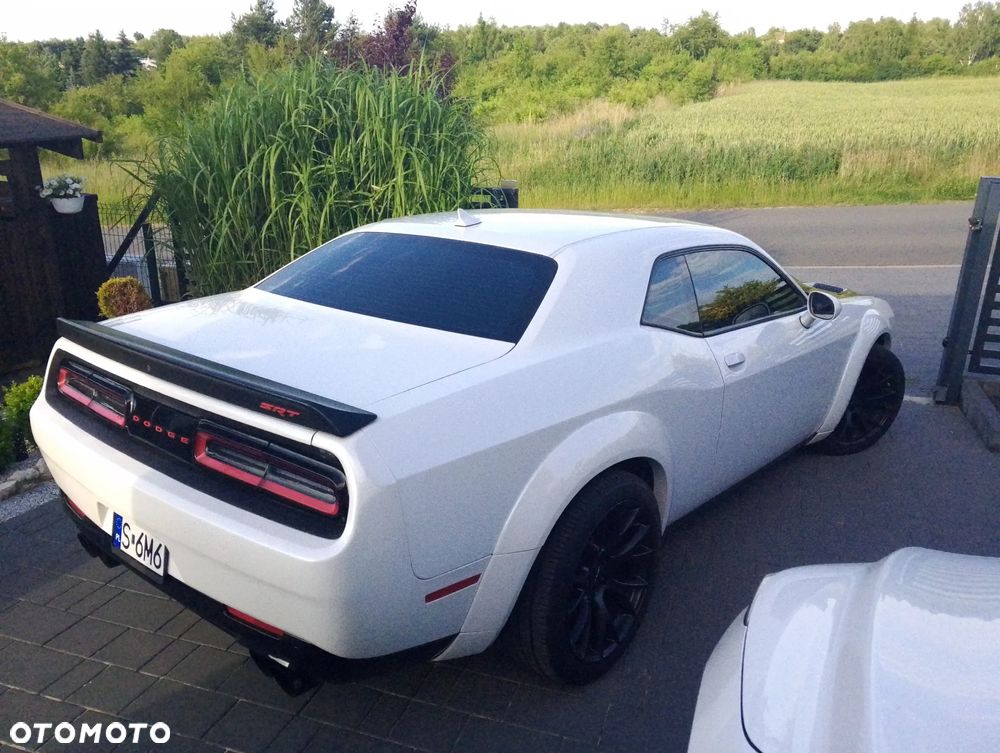 Dodge Challenger - 4