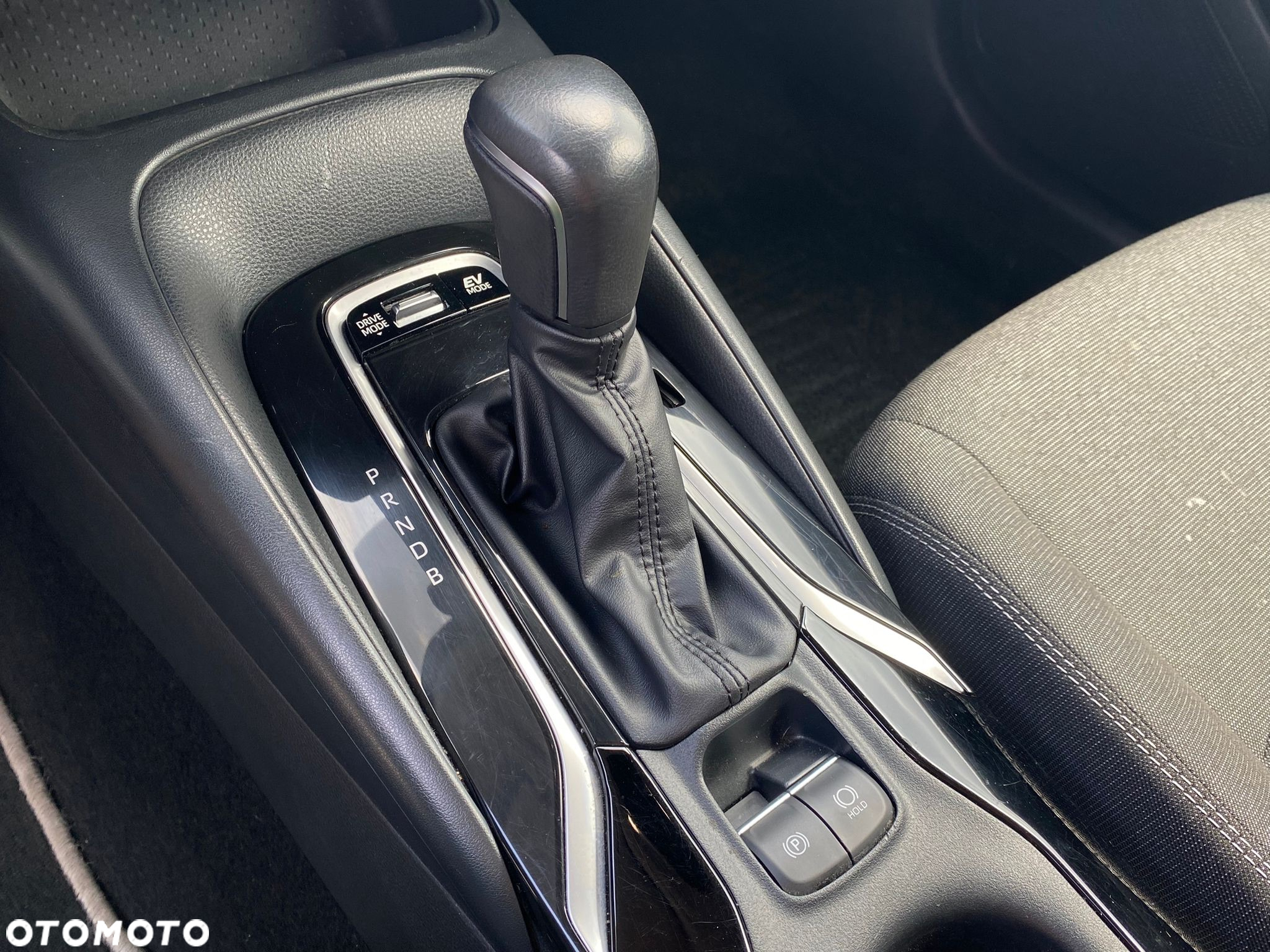 Toyota Corolla 1.8 Hybrid Comfort - 17