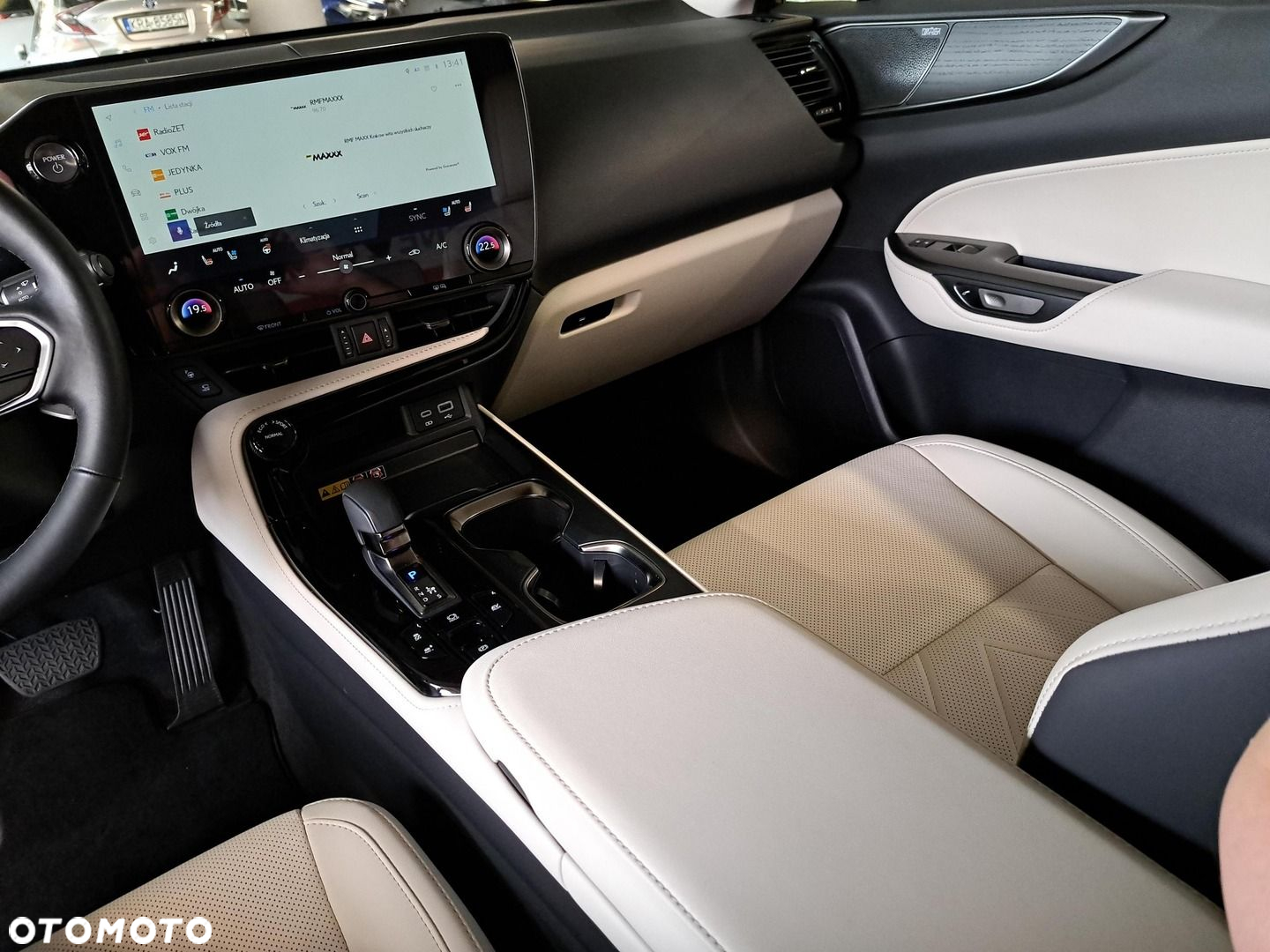 Lexus NX 350h Omotenashi AWD - 27
