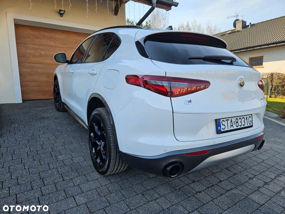 Alfa Romeo Stelvio 2.0 Turbo 16V AT8-Q4 Ti - 4