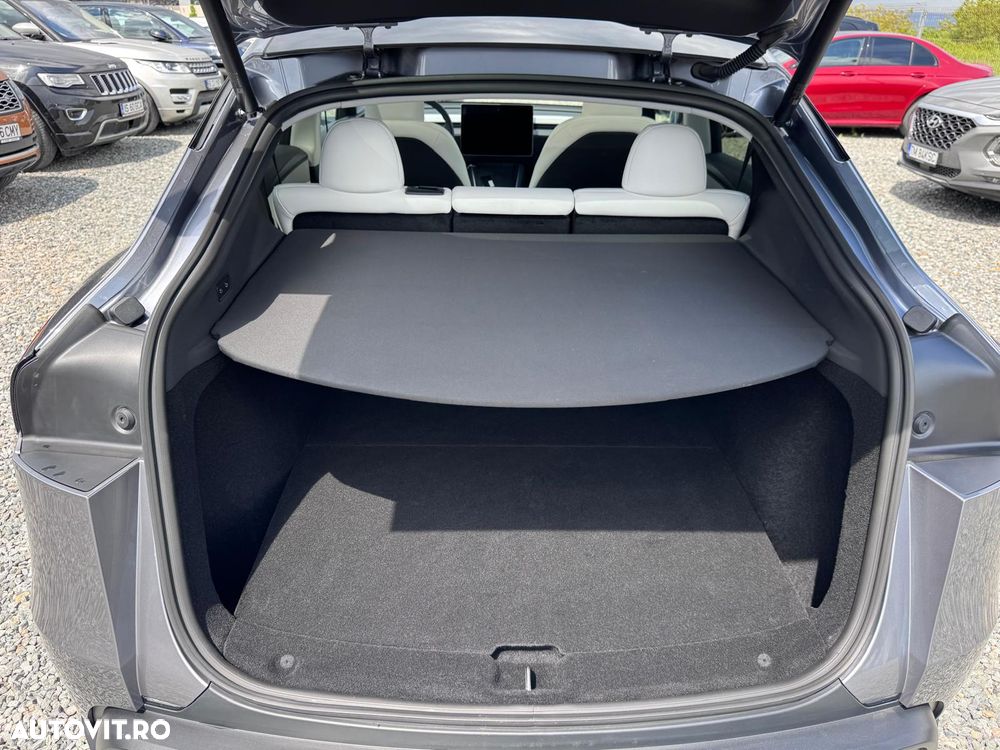 Tesla Model Y - 40