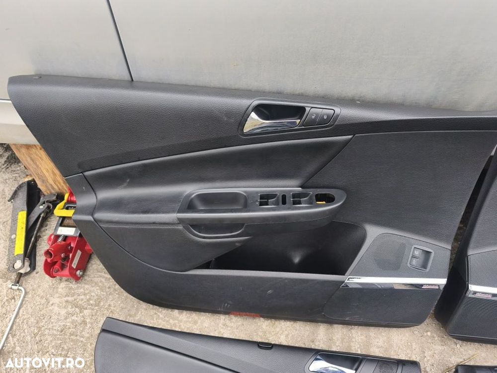 Set fețe de uși piele Dynaudio Volkswagen Passat B6 break variant - 14