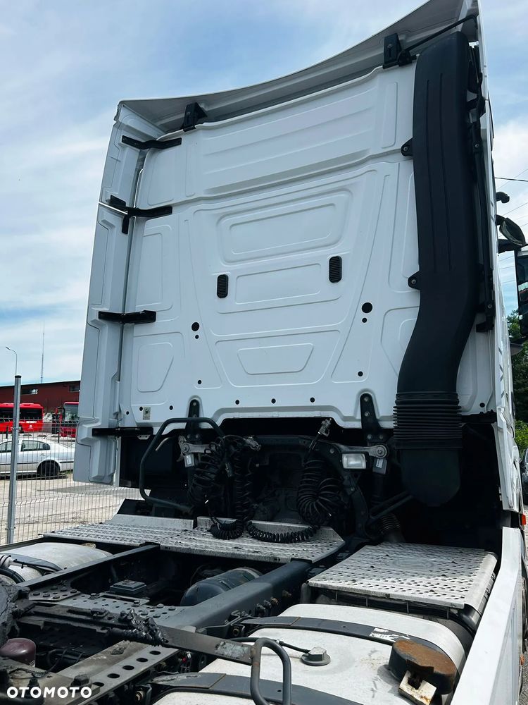 Mercedes-Benz ACTROS - 11