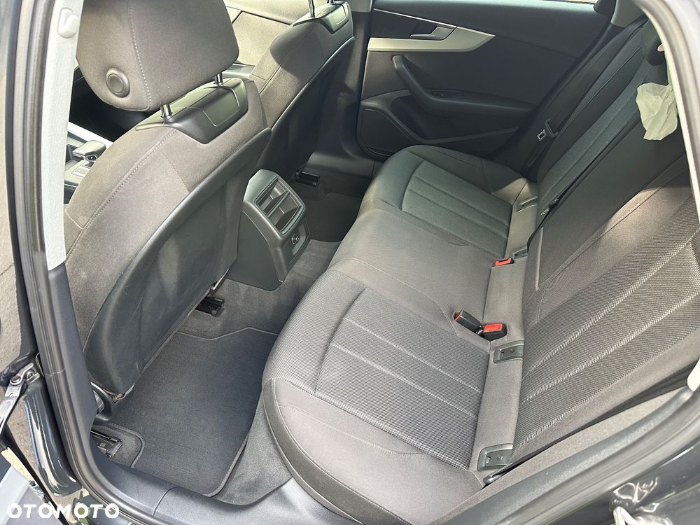Audi A4 Avant 30 TDI S tronic - 13