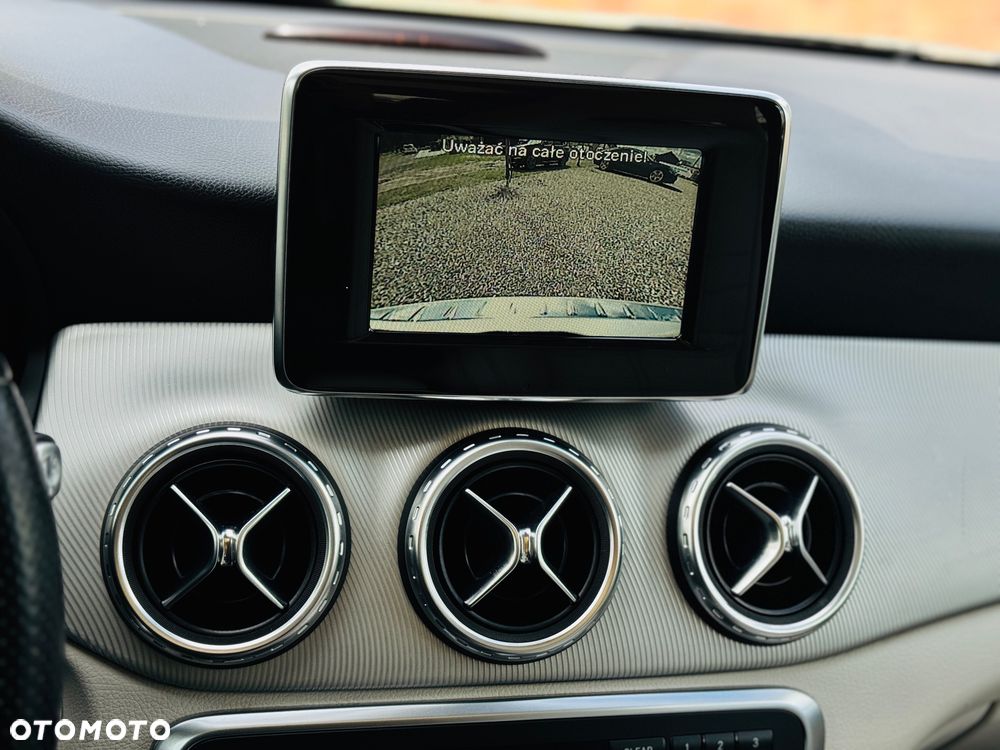 Mercedes-Benz GLA 200 7G-DCT Style - 25