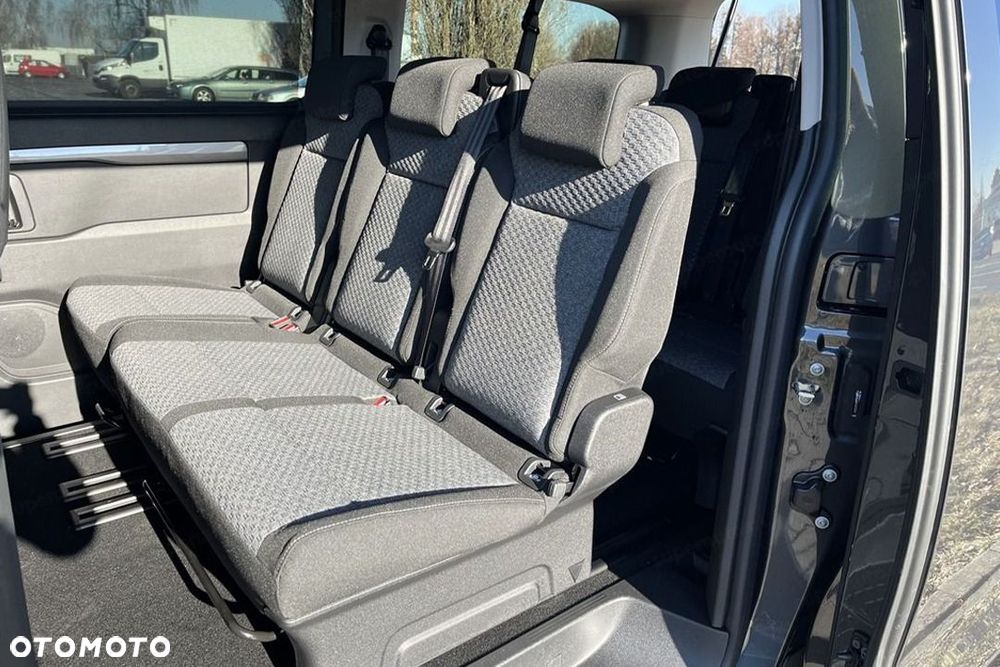 Peugeot Traveller - 15