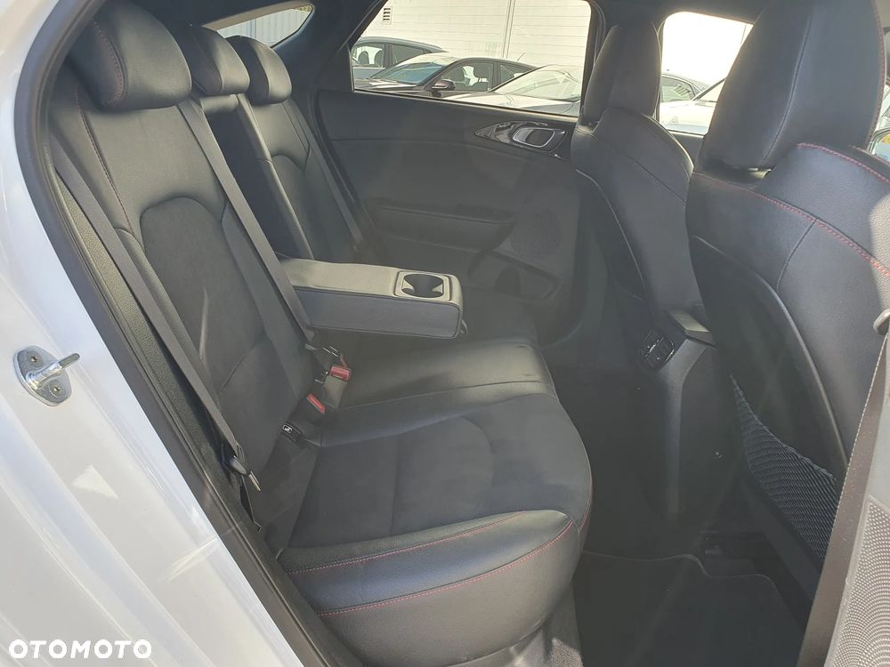 Kia ProCeed 1.6 T-GDI GT DCT - 16