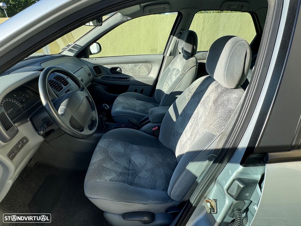 Renault Laguna 1.6 RXE - 26