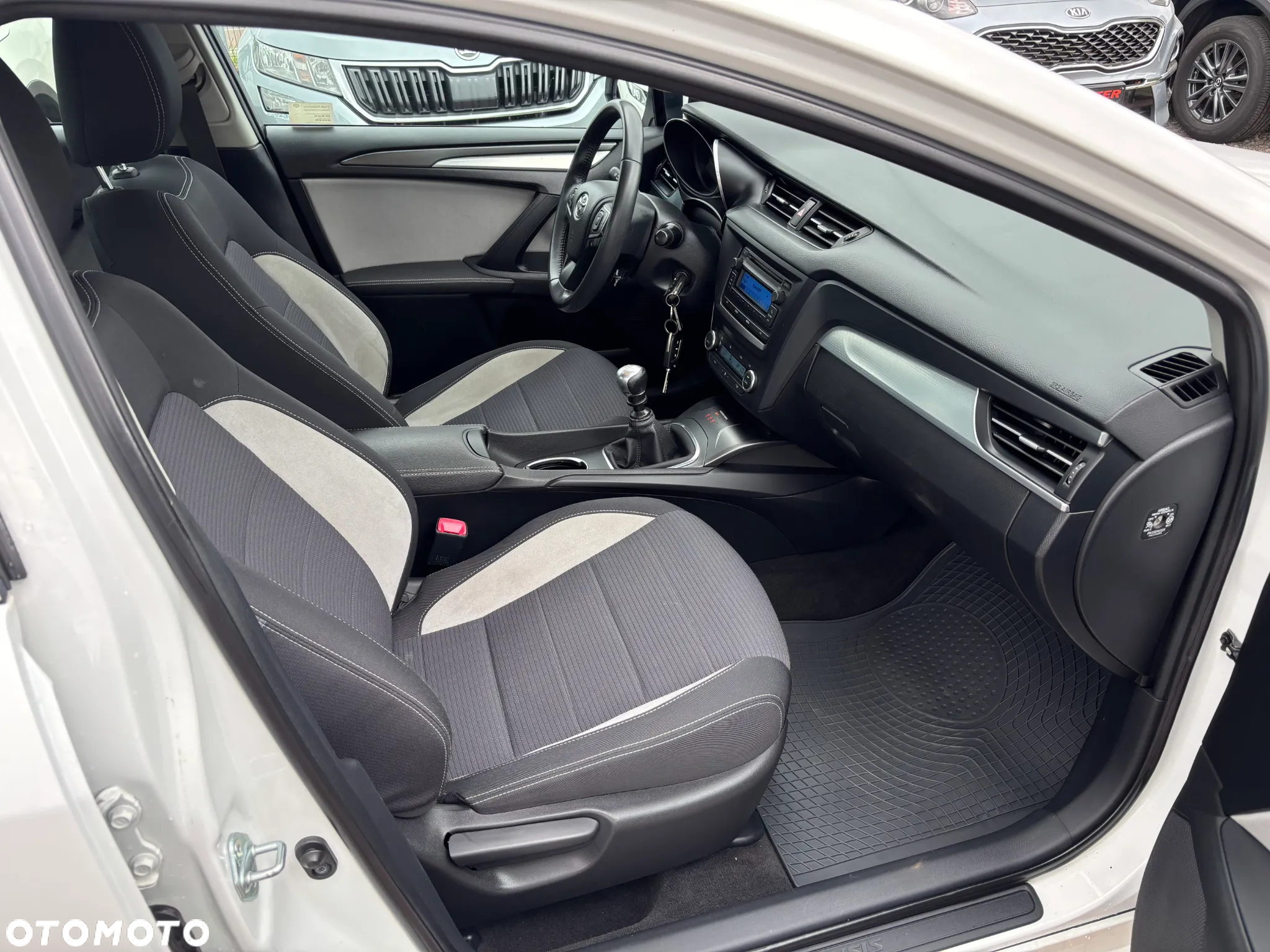 Toyota Avensis - 14