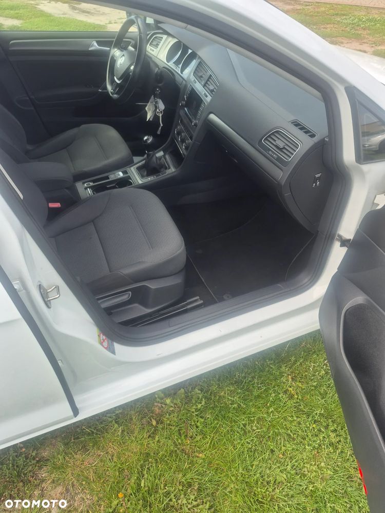 Volkswagen Golf - 28