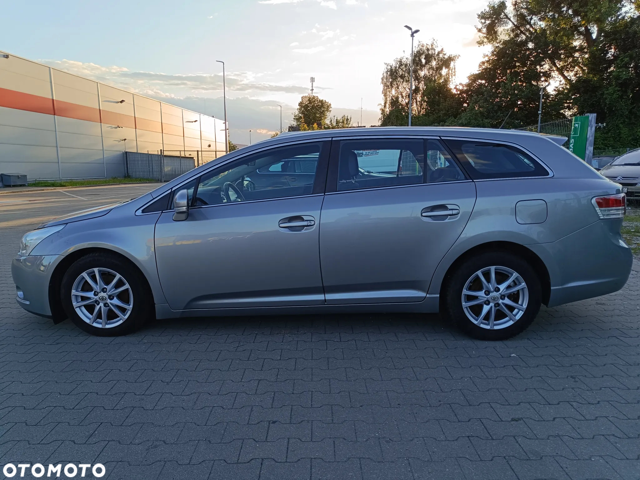 Toyota Avensis 2.0 D-4D Combi Executive - 4