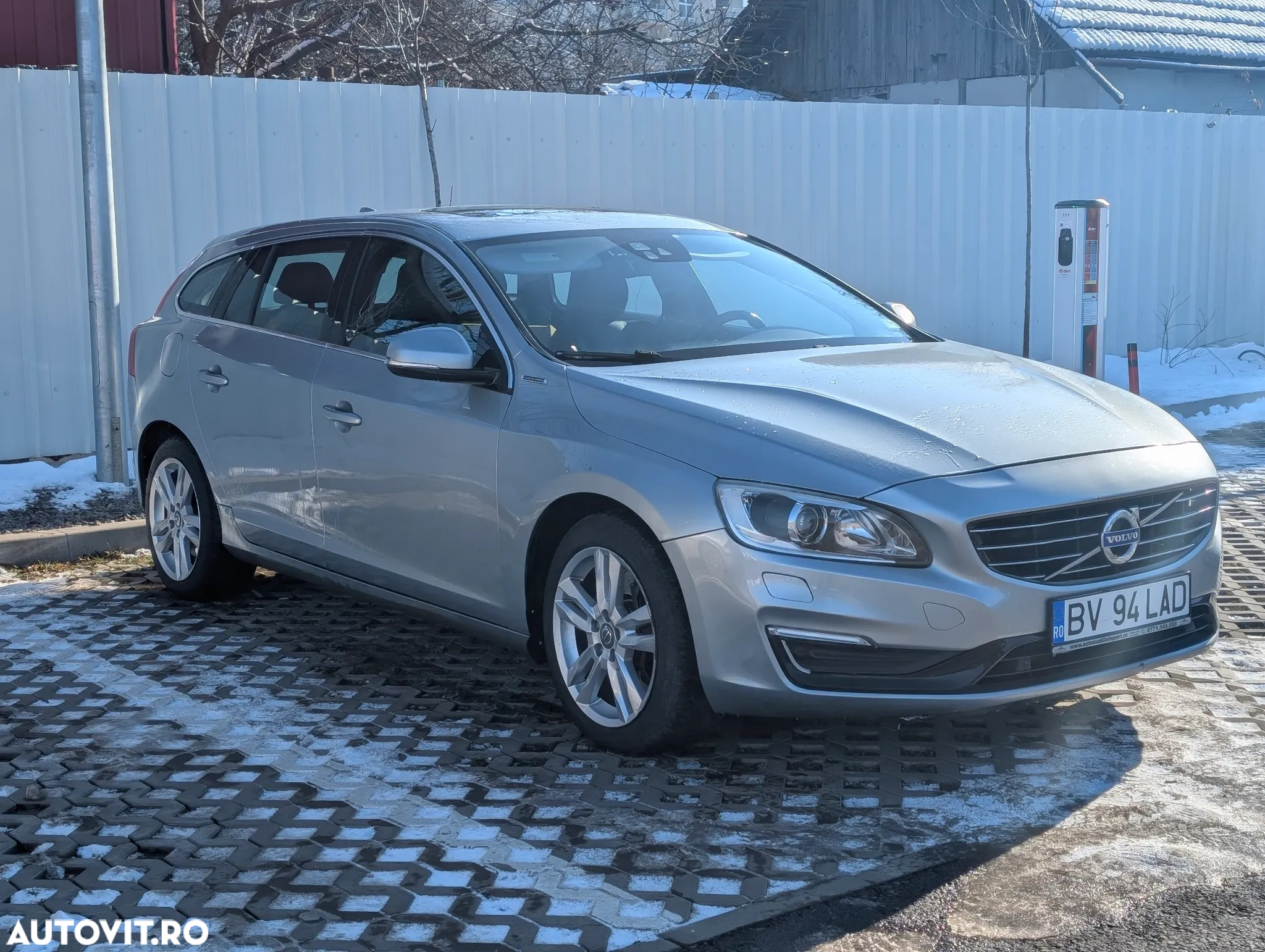 Volvo V60 D6 Plug-In-Hybrid AWD Geartronic Pure Limited - 3