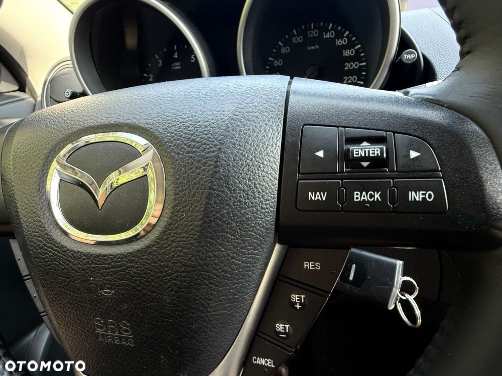 Mazda 3 1.6 Exclusive + - 25