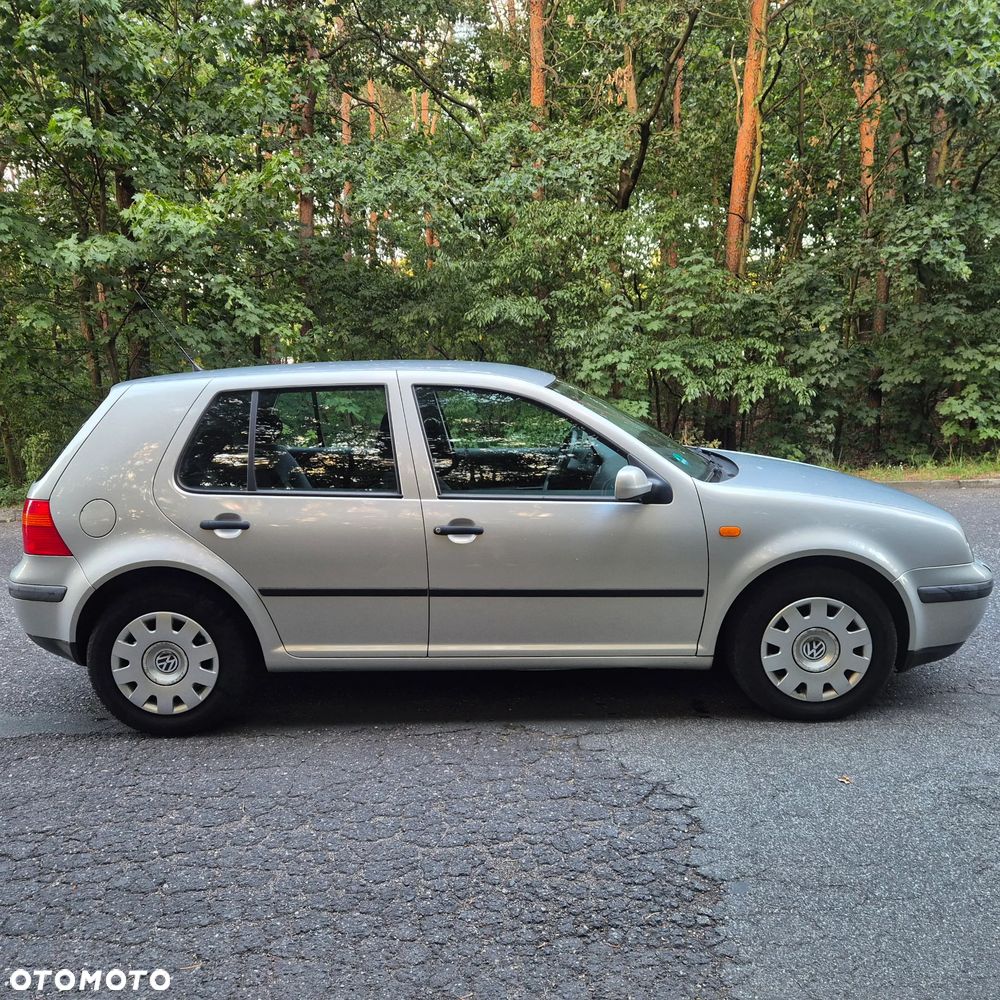 Volkswagen Golf 1.6 - 8