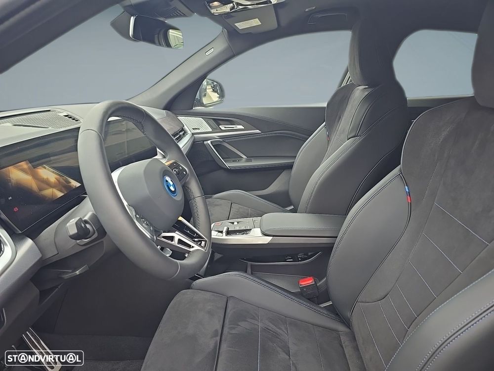 BMW iX2 eDrive20 - 11