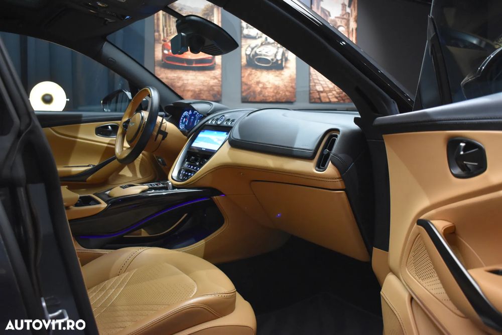 Aston Martin DBX - 8